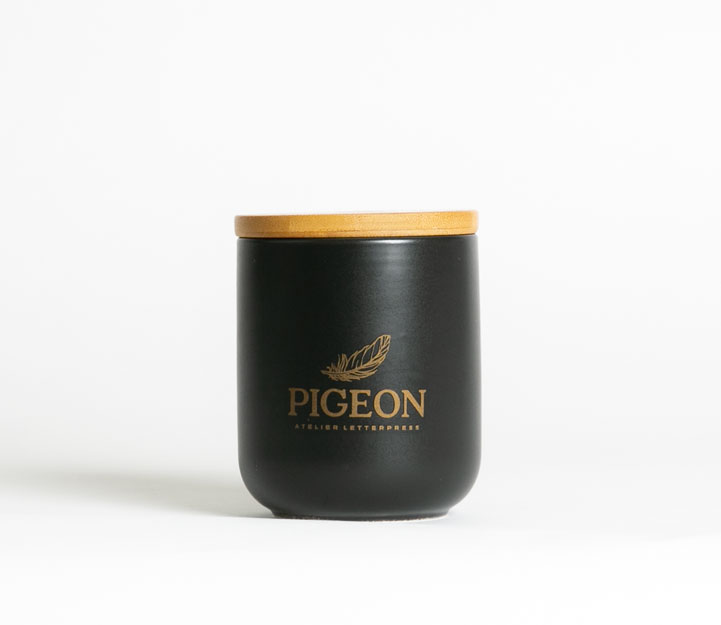 Pigeon Atelier Letterpress bougie céramique noire